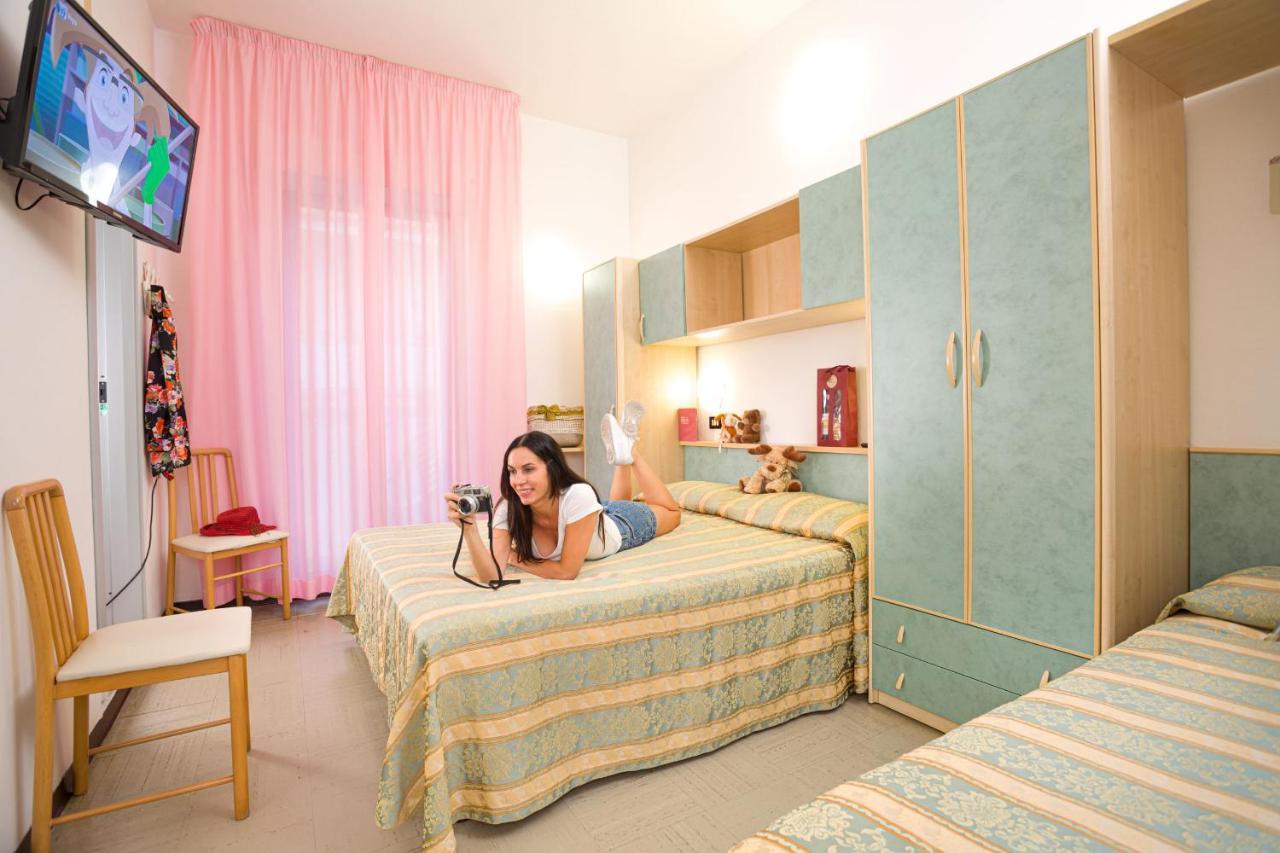בלריה-איגאה מרינה Hotel Pineta מראה חיצוני תמונה