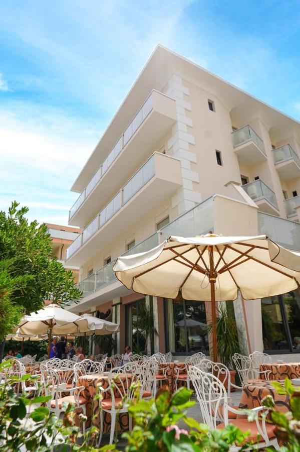 בלריה-איגאה מרינה Hotel Pineta מראה חיצוני תמונה