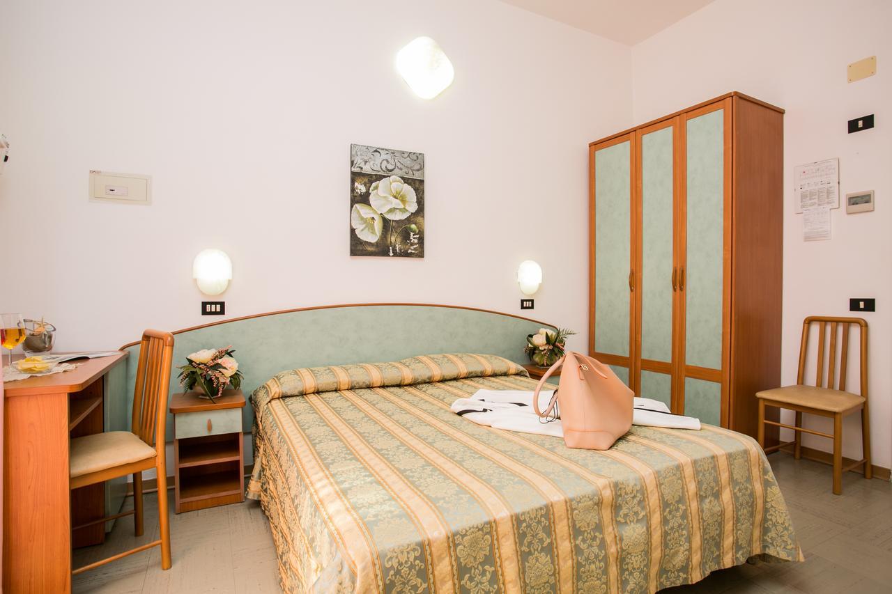 בלריה-איגאה מרינה Hotel Pineta מראה חיצוני תמונה