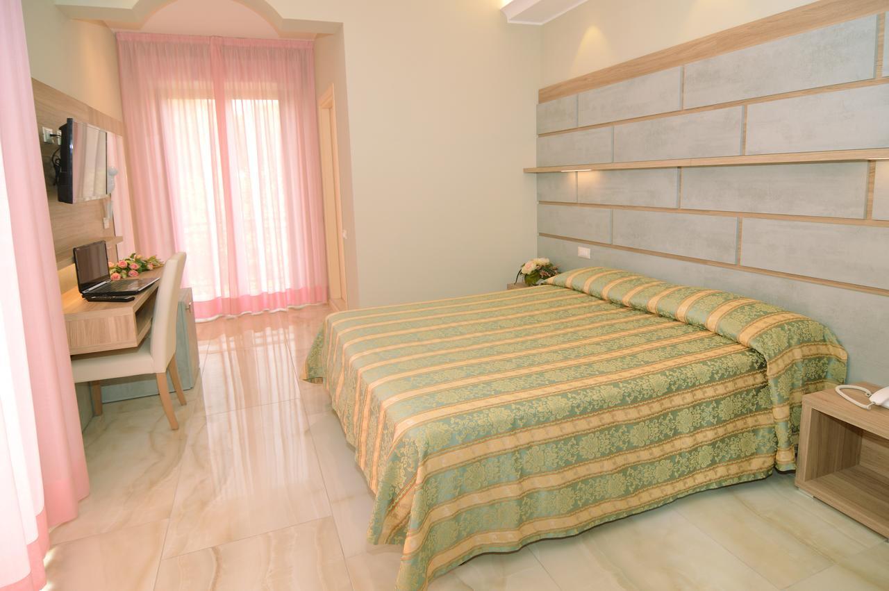 בלריה-איגאה מרינה Hotel Pineta מראה חיצוני תמונה